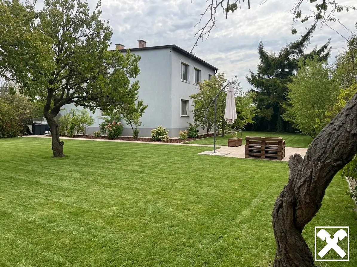 Anlegerwohnung mit weitläufigem Garten und Terrasse