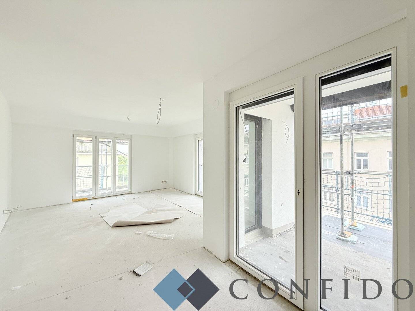 Dachgeschosswohnung mit Loggia und Balkonen in zentraler Lage