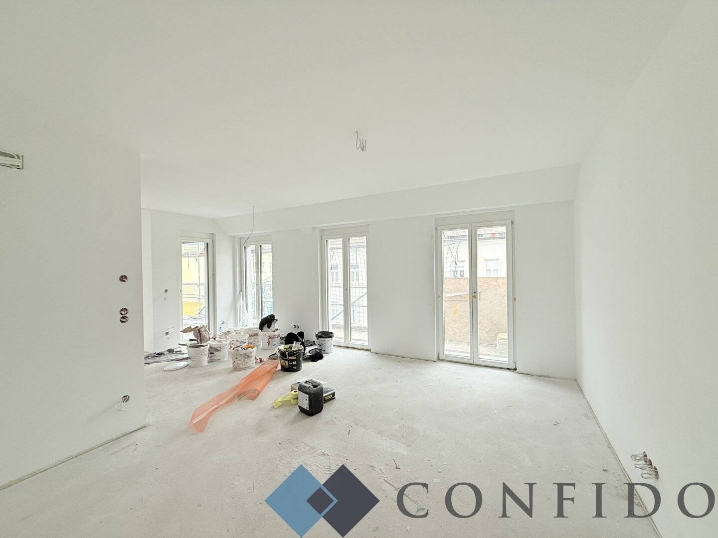 Ruhige Dachgeschosswohnung mit Loggia und Balkon