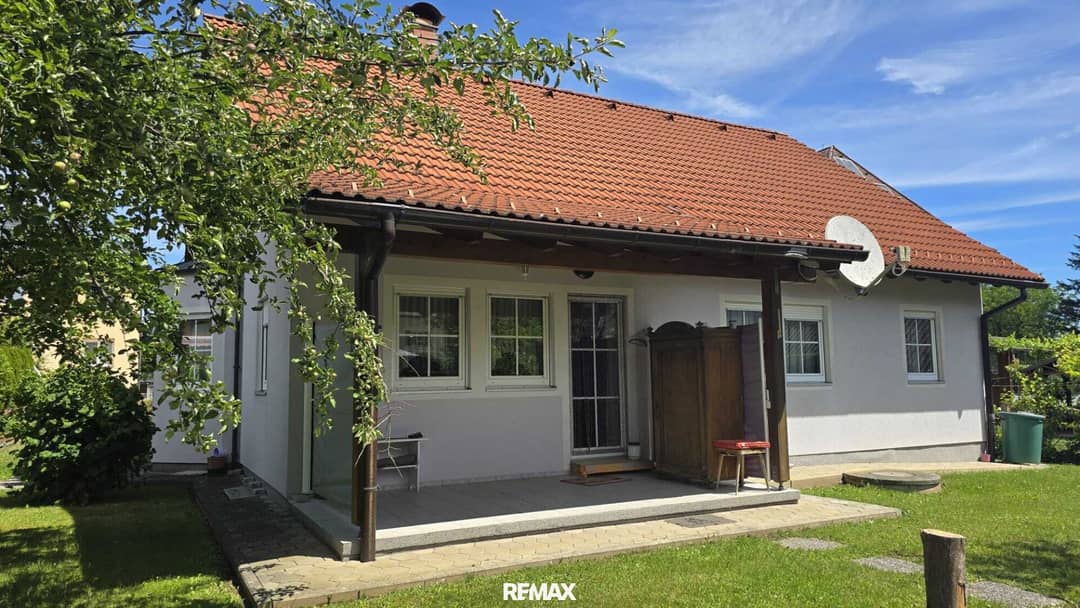 Charmantes Haas-Fertigteilhaus mit Sauna und Garten in Pirka