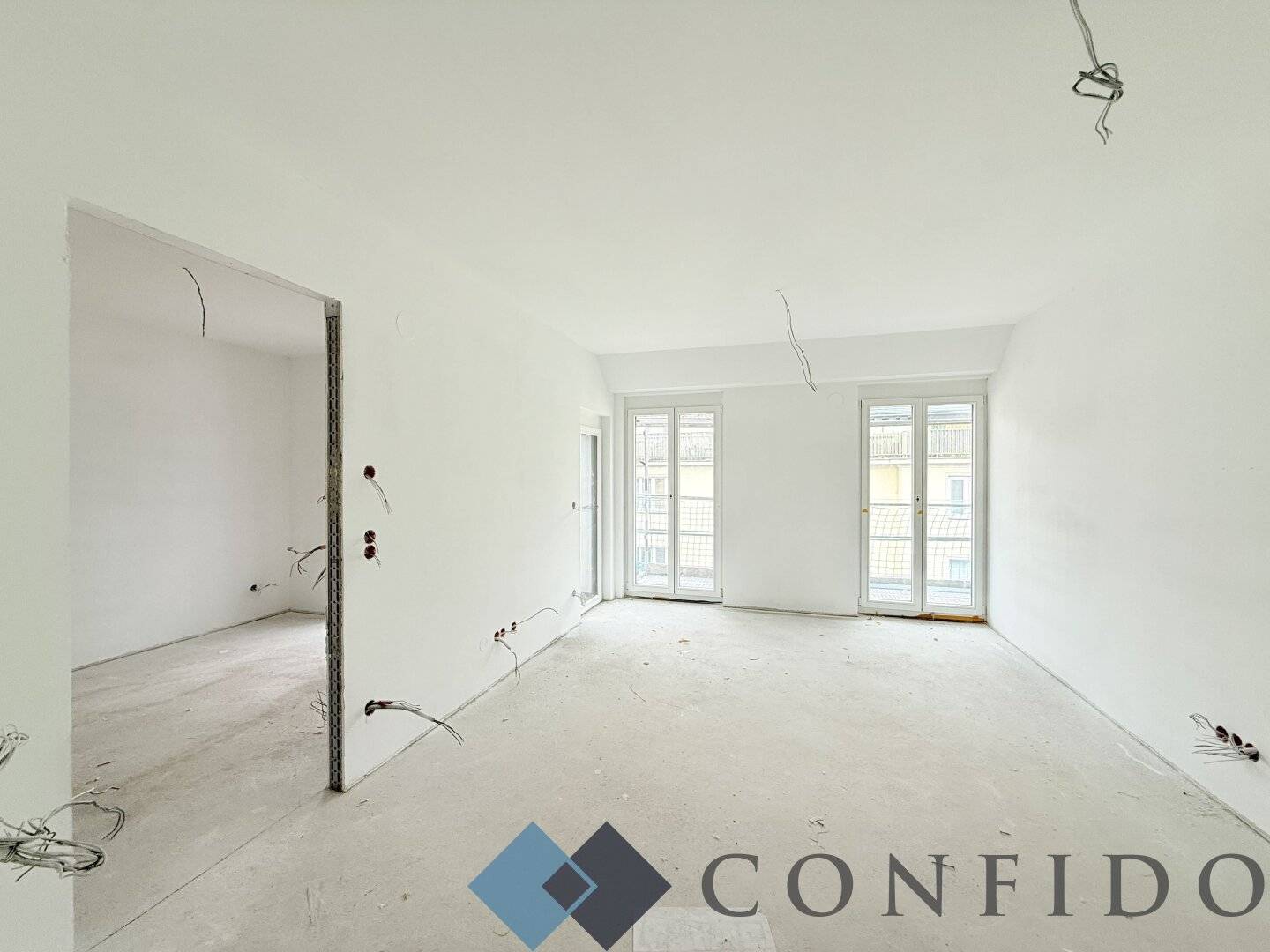 Helle Dachgeschosswohnung mit Balkon und Loggia im Fasanviertel