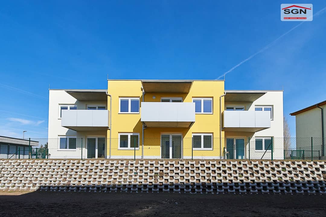 Bright apartment with balcony and parking space