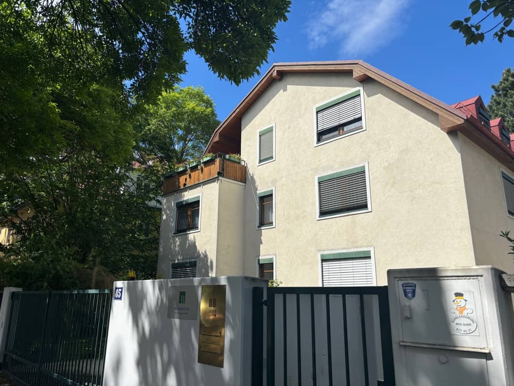 Büroetage mit großzügigen Räumen und Schrankeinbauten in Hietzing