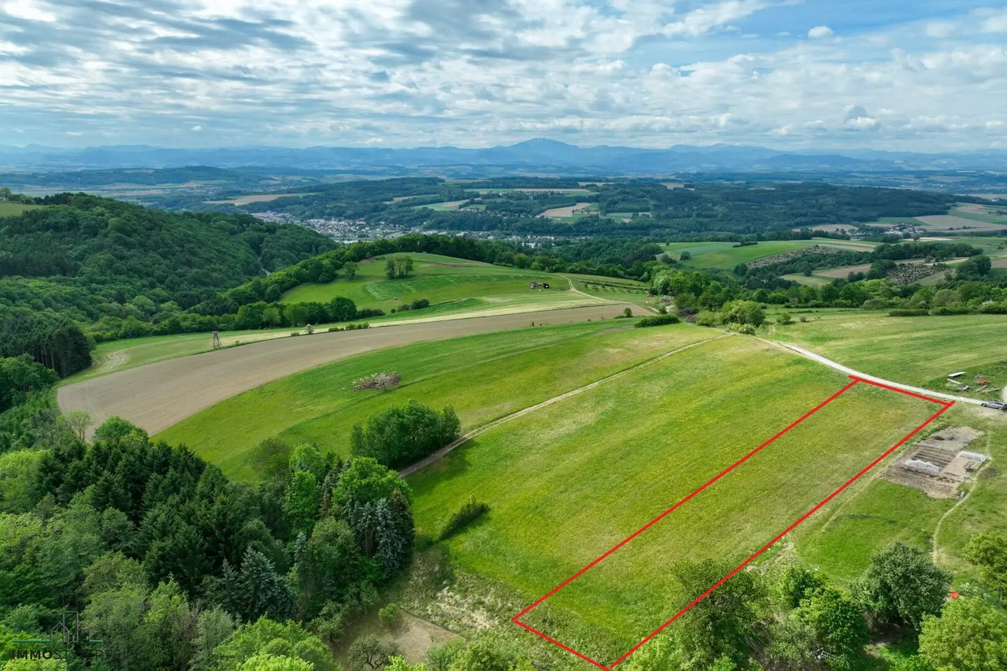 Plot with views of the Basilica and Alpine foothills
