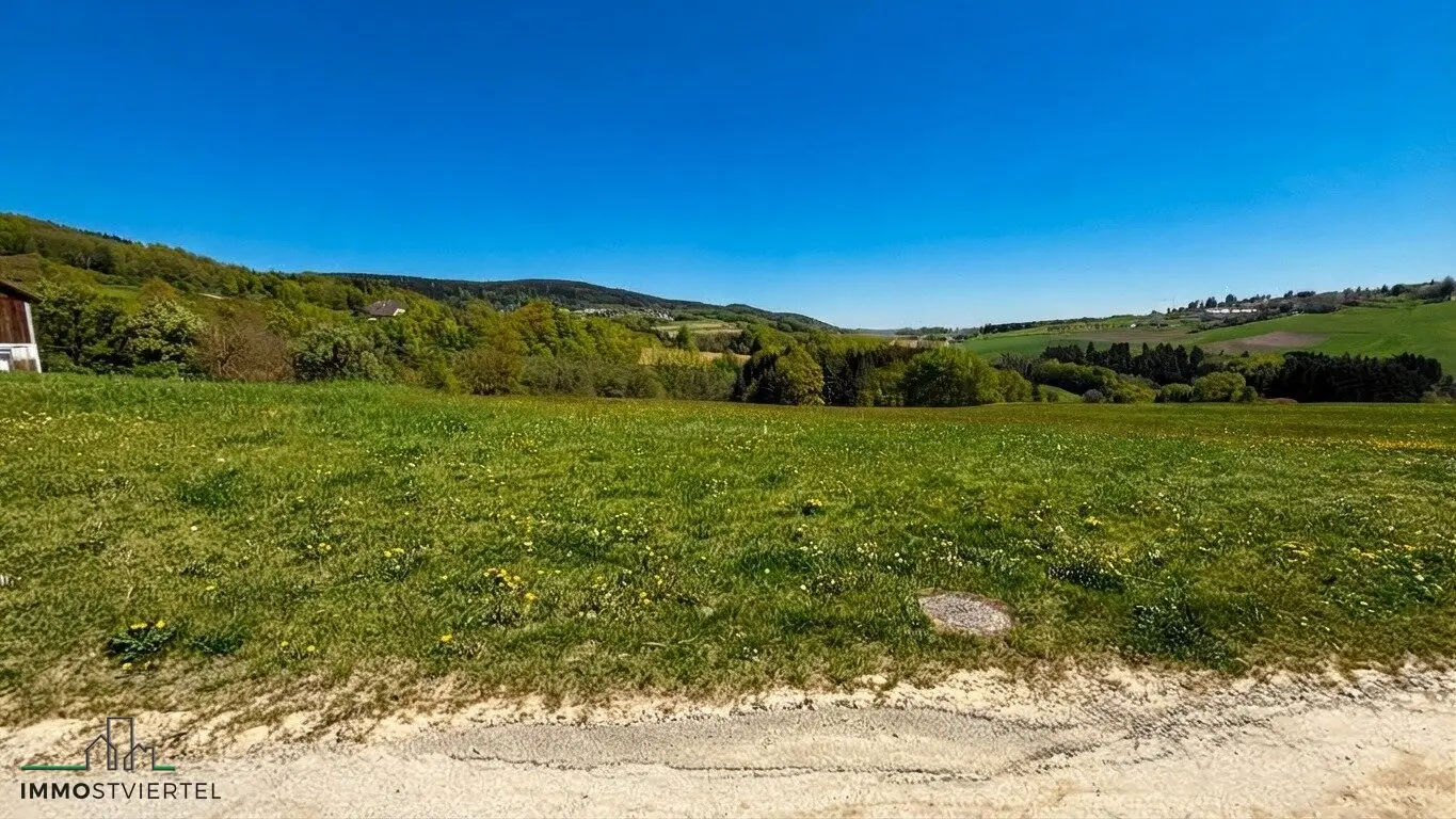 Plot with views of the Basilica and Alpine foothills