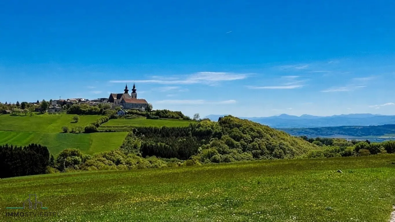 Plot with views of the Basilica and Alpine foothills