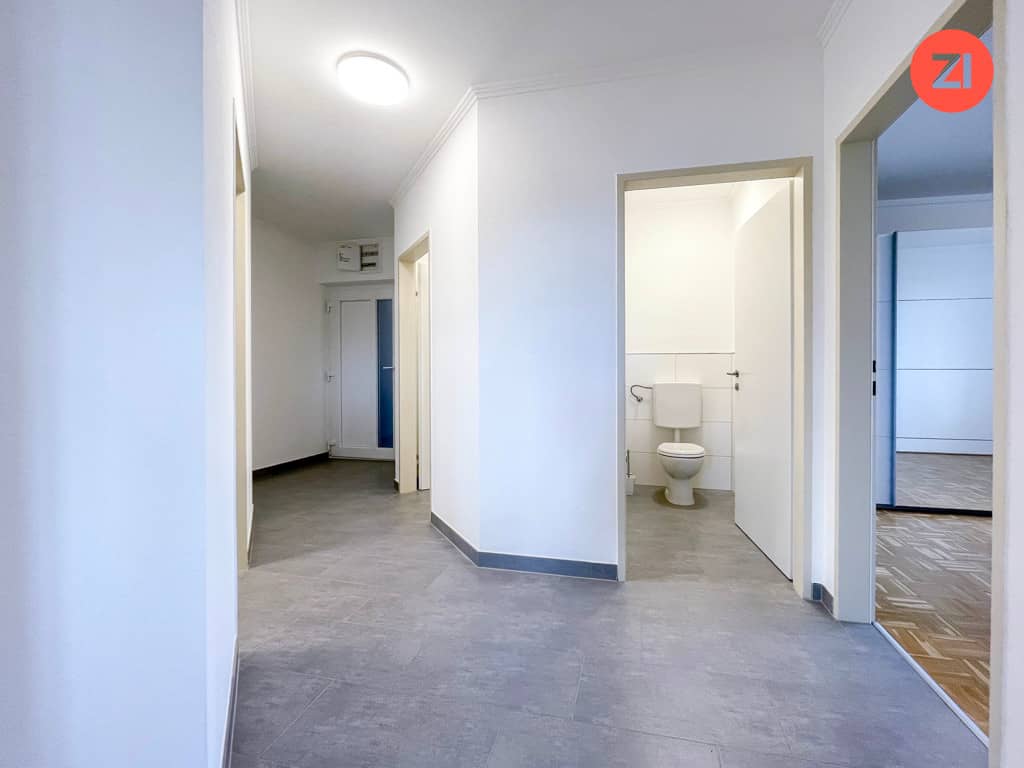 Apartment with private garden in a calm estate