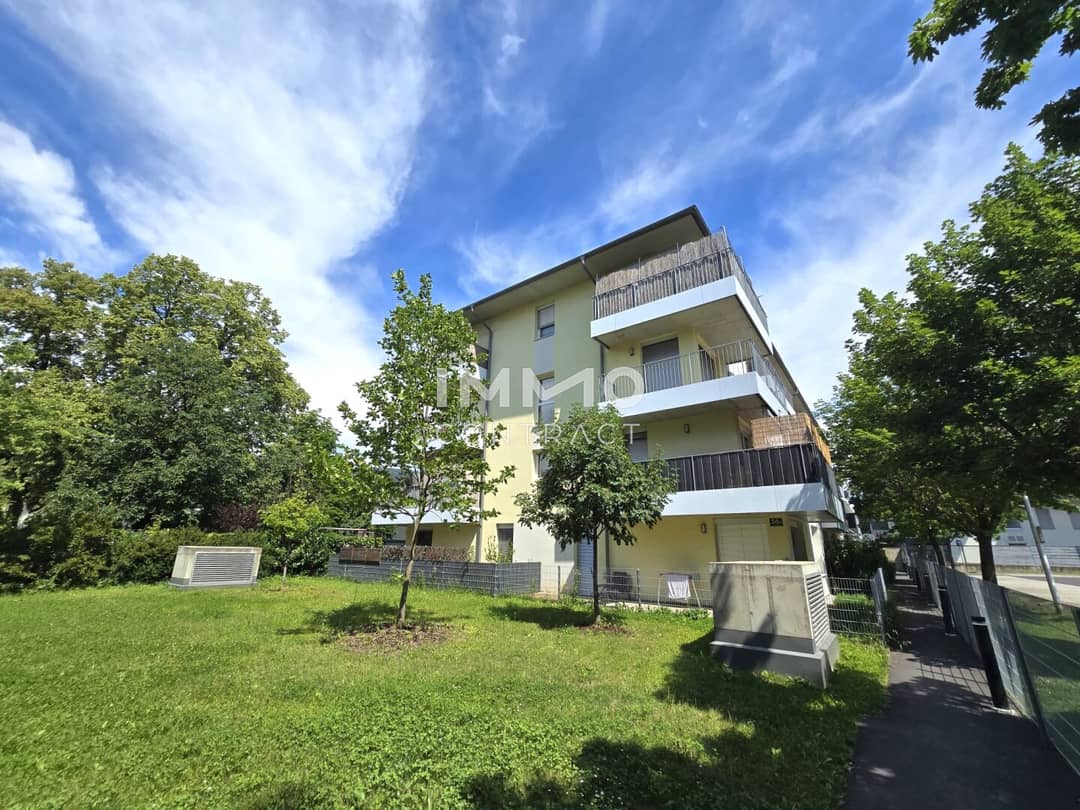 Ground floor apartment terrace garden in Eggenberg