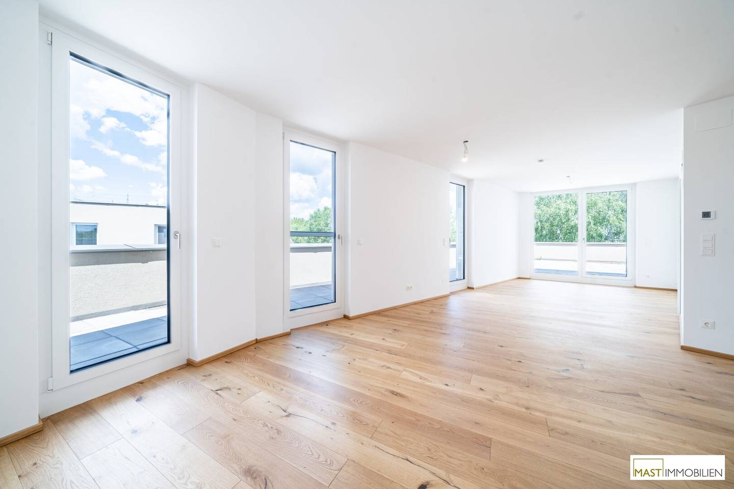 Attic apartment with private plot and lake view