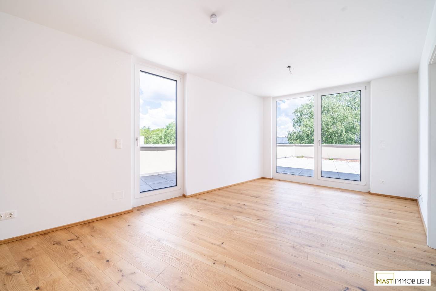 Attic apartment with private plot and lake view