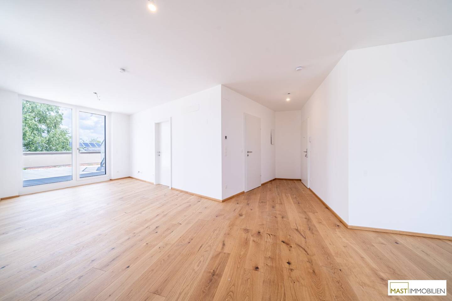 Attic apartment with private plot and lake view