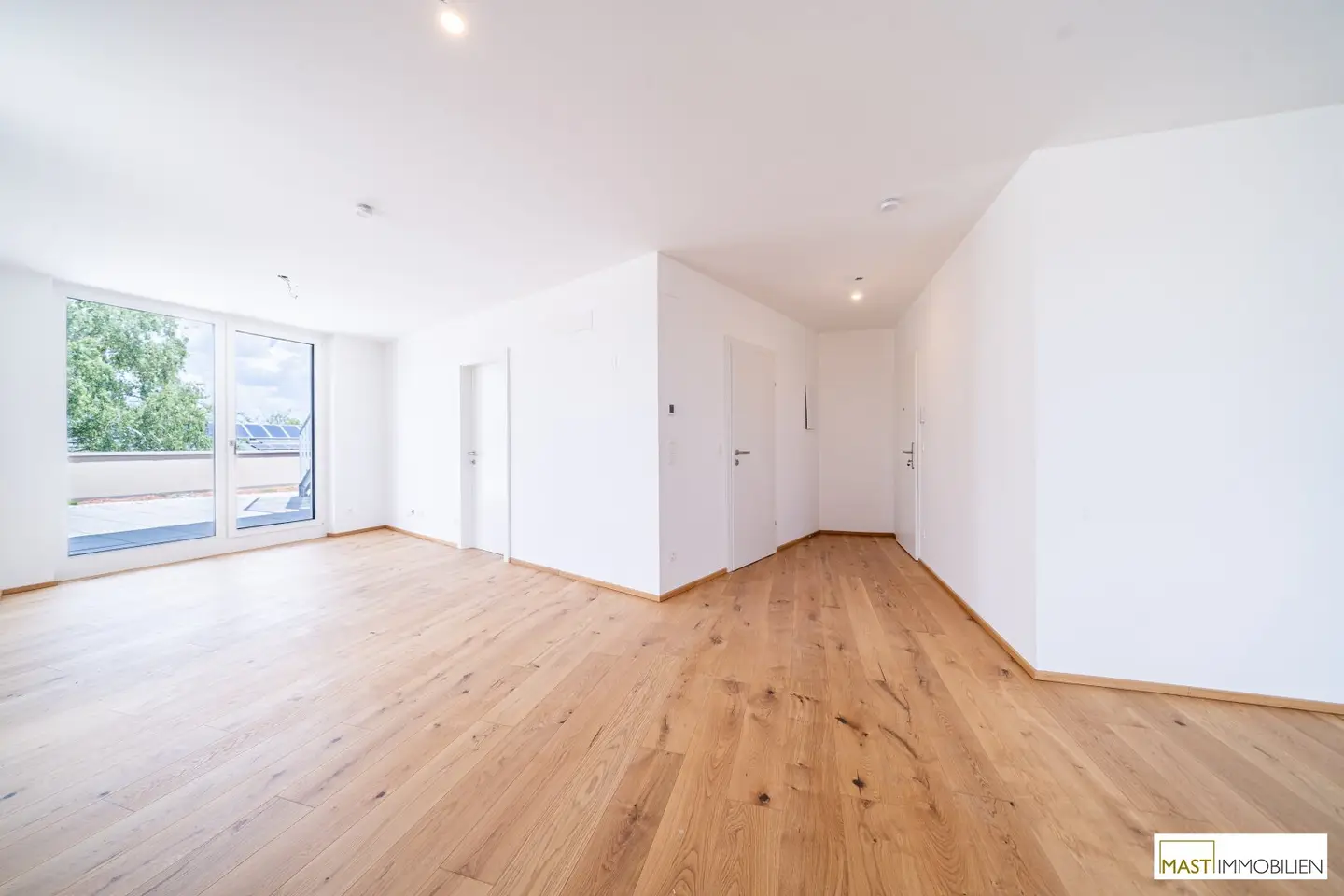Attic apartment with private plot and lake view