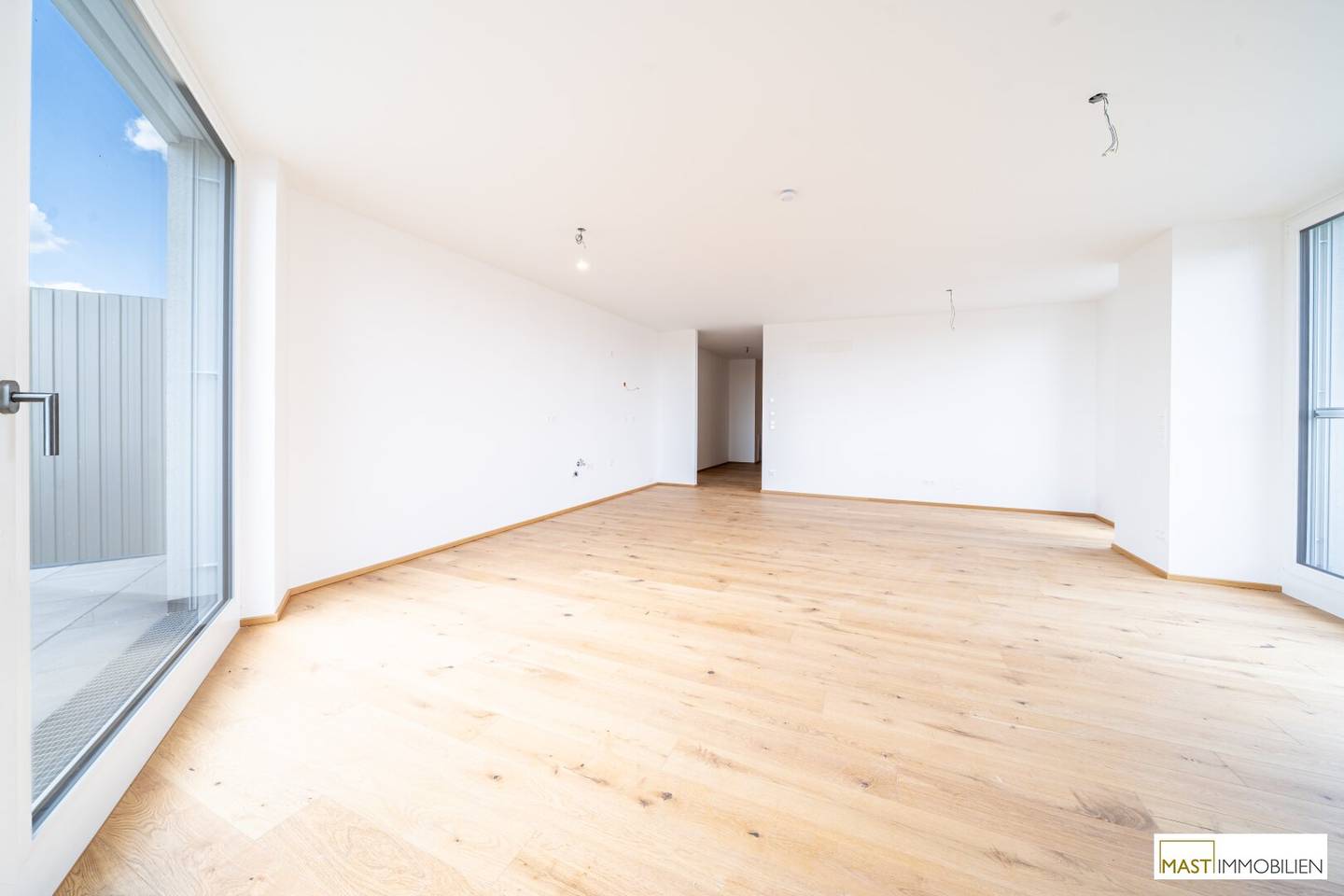 Top floor apartment with lake view and large roof terrace