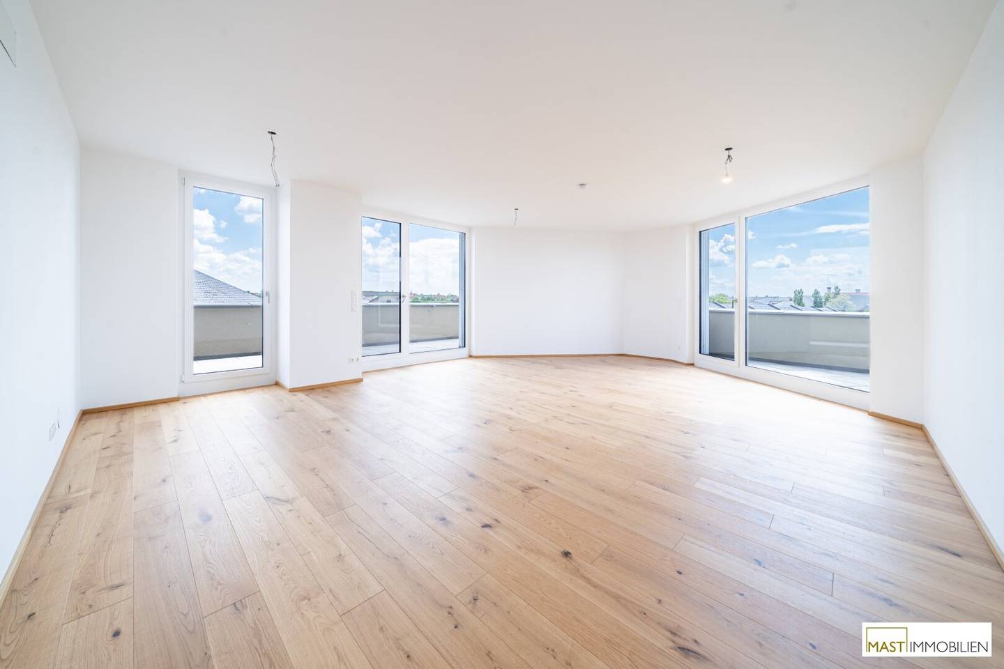 Top floor apartment with lake view and large roof terrace