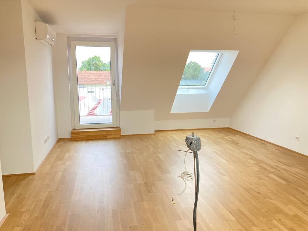 Top floor apartment with terrace and wide view