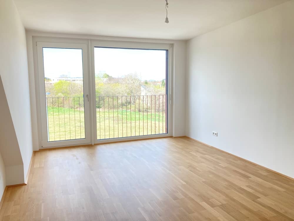 Top floor apartment with terrace and wide view