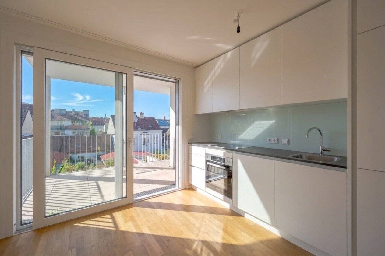 Newly built apartment in Meidling with courtyard balcony and high quality fittings