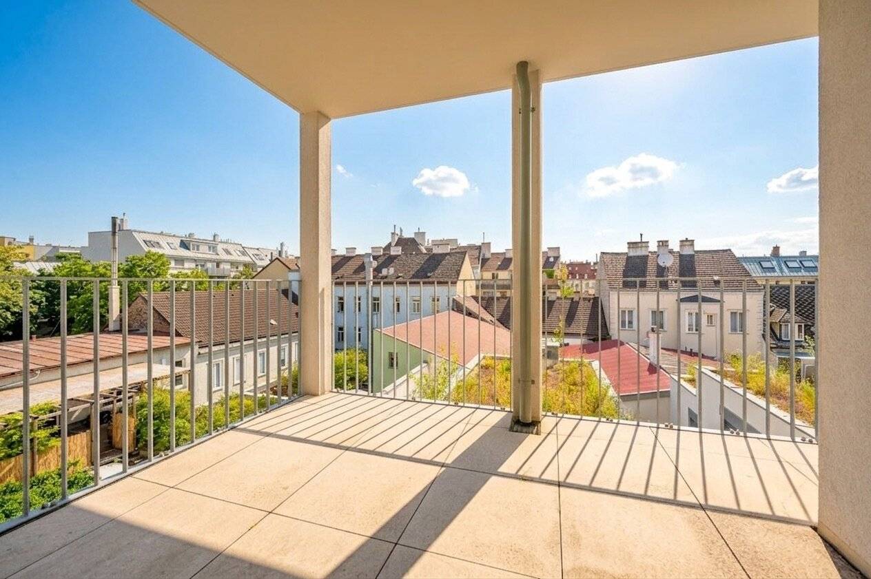 Newly built apartment in Meidling with courtyard balcony and high quality fittings