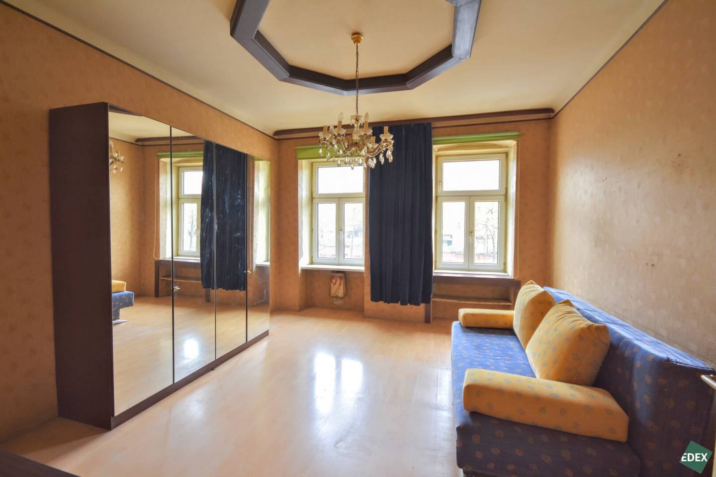 Altbau apartment with elevator in prime Neustiftgasse location