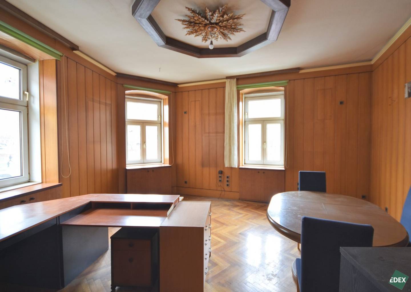 Altbau apartment with elevator in prime Neustiftgasse location