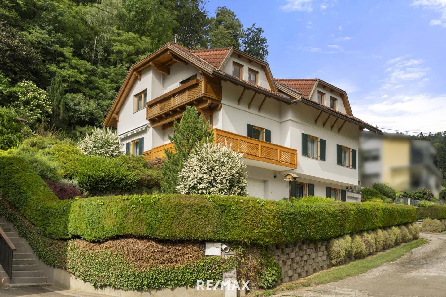 Großzügiges Zweifamilienhaus mit Panoramablick und Garten in Wolfsberg