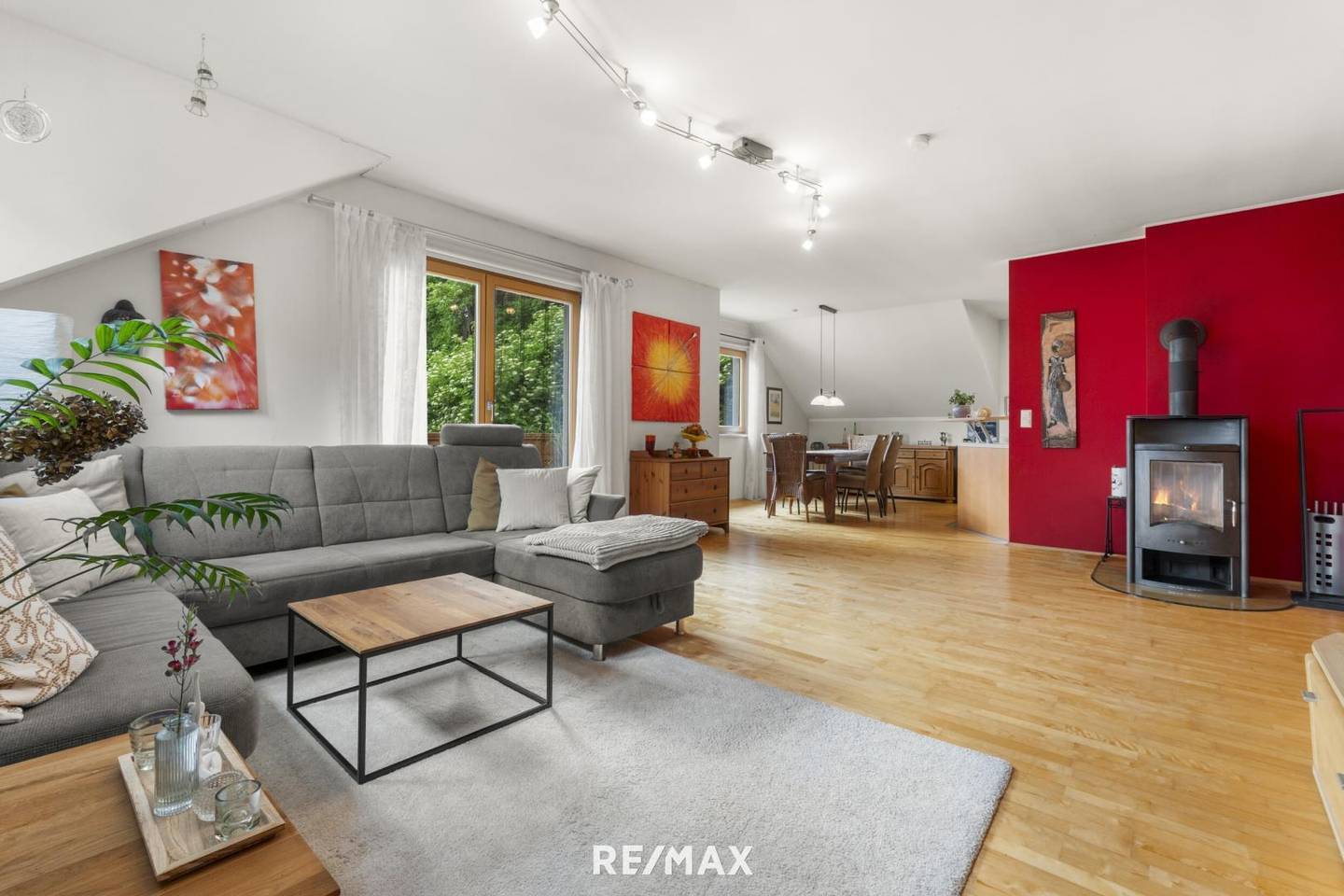 Großzügiges Zweifamilienhaus mit Panoramablick und Garten in Wolfsberg