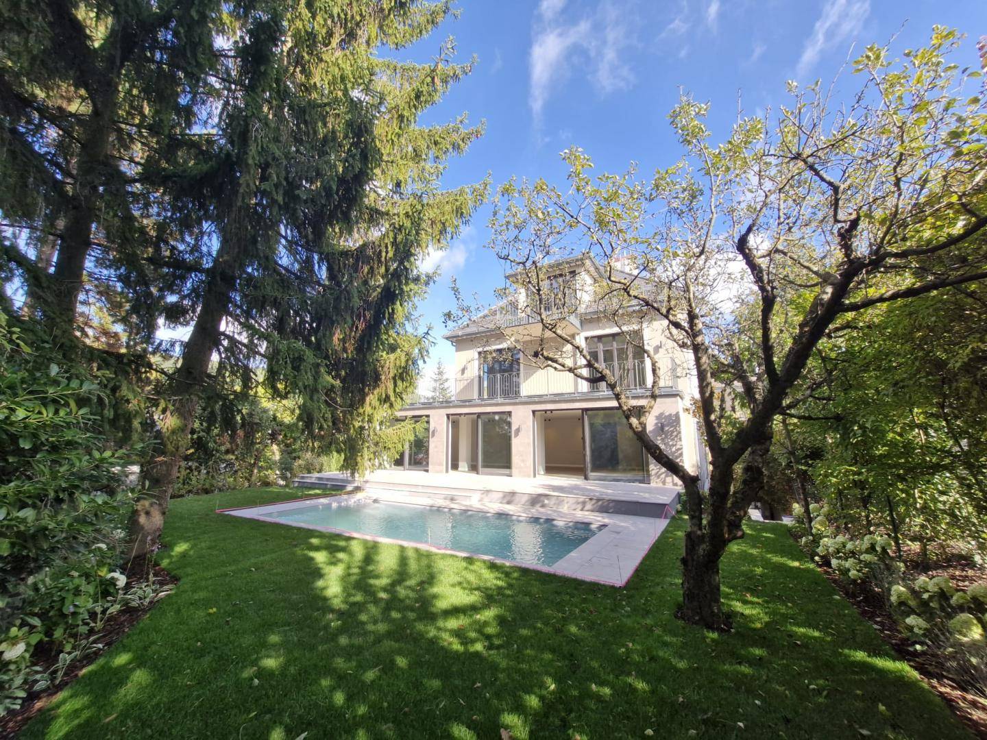 Exclusive Villa with Pool and Panoramic View in Salmannsdorf