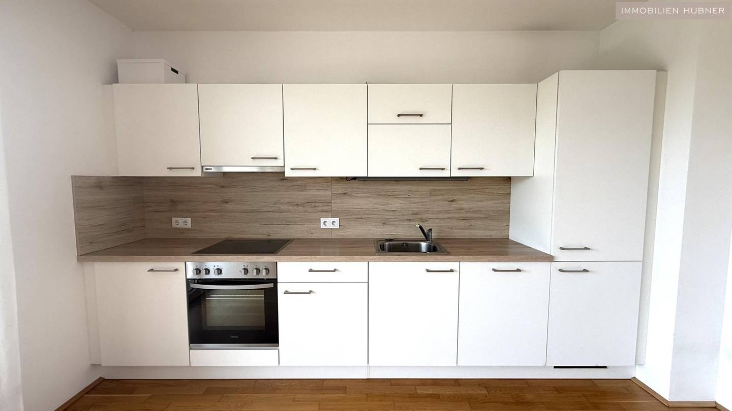 Newly built apartment with balcony by Akademiepark