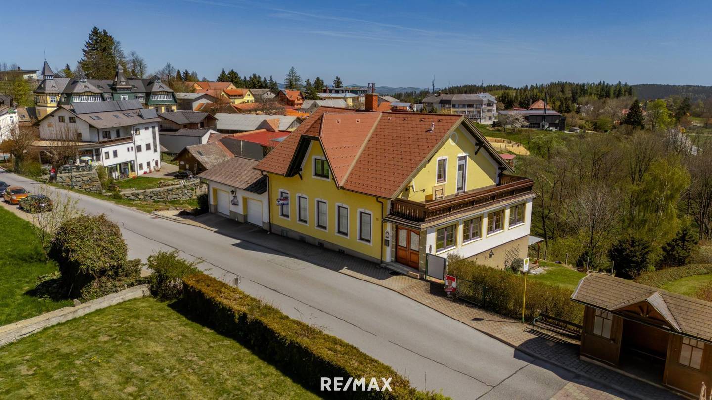 Einfamilienhaus mit Terrasse und Garten in sonniger Hanglage