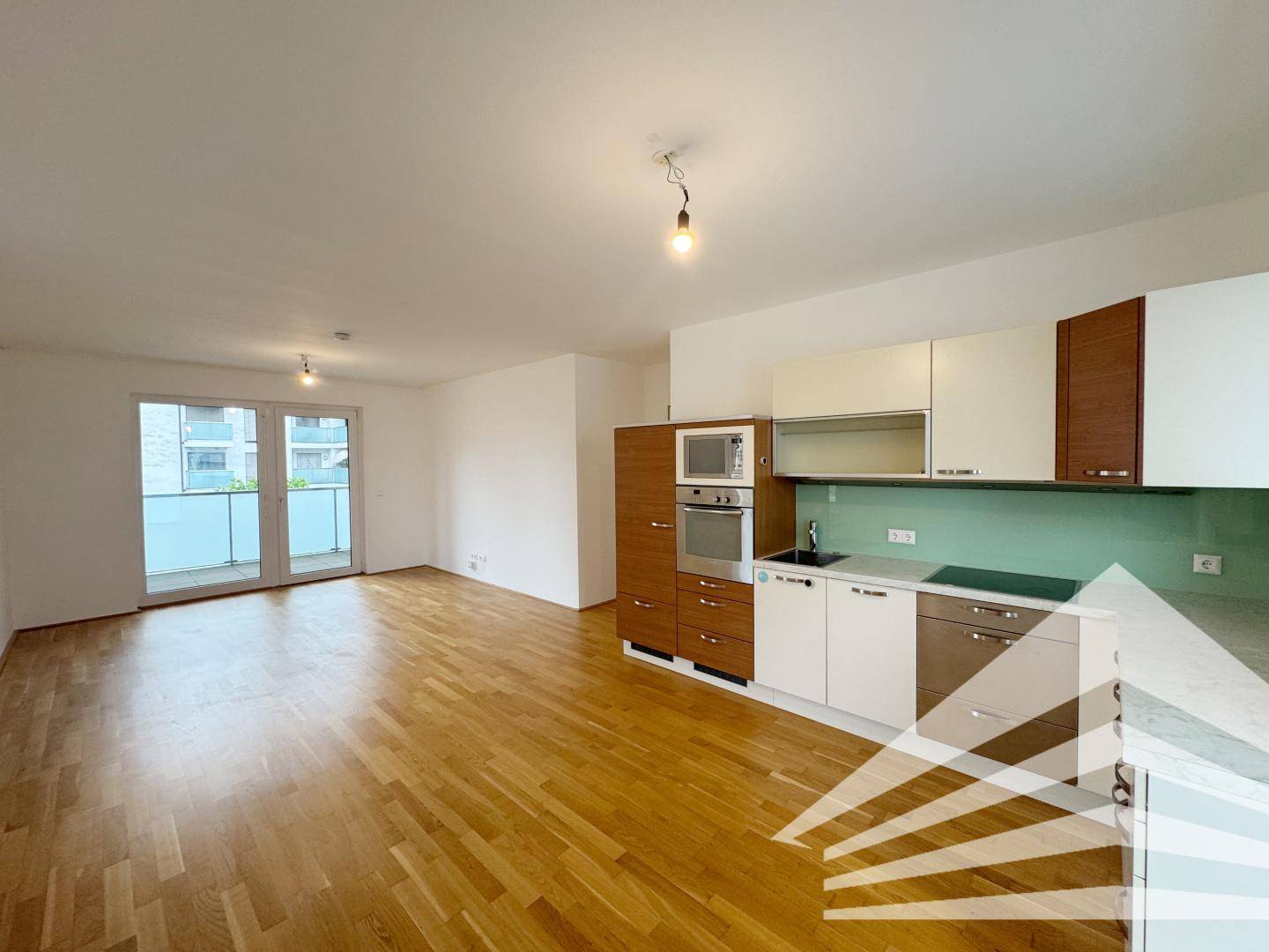 Apartment Linz centre near train station balcony