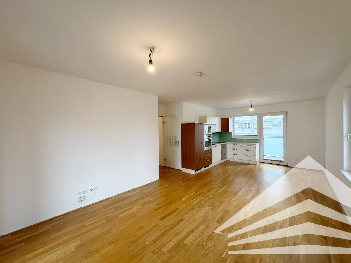 Apartment Linz centre near train station balcony
