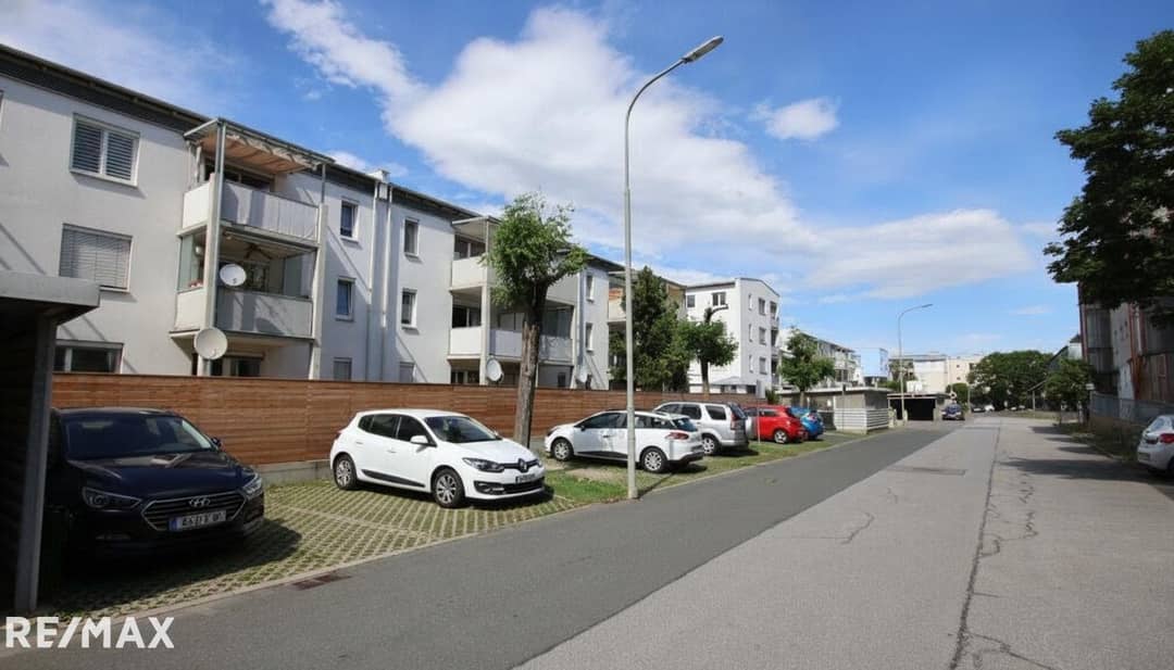 Sonnige Wohnung mit Balkon und Tiefgaragenplatz