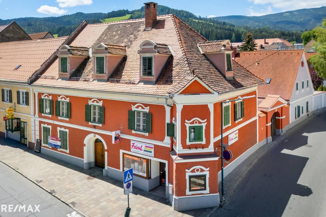 Baroque townhouse with courtyard and loggia in Obdach