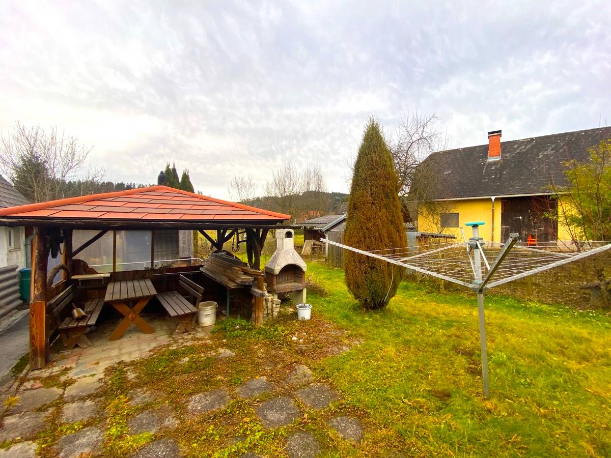 Charmantes Einfamilienhaus mit großem Garten und Garage in sonniger Lage