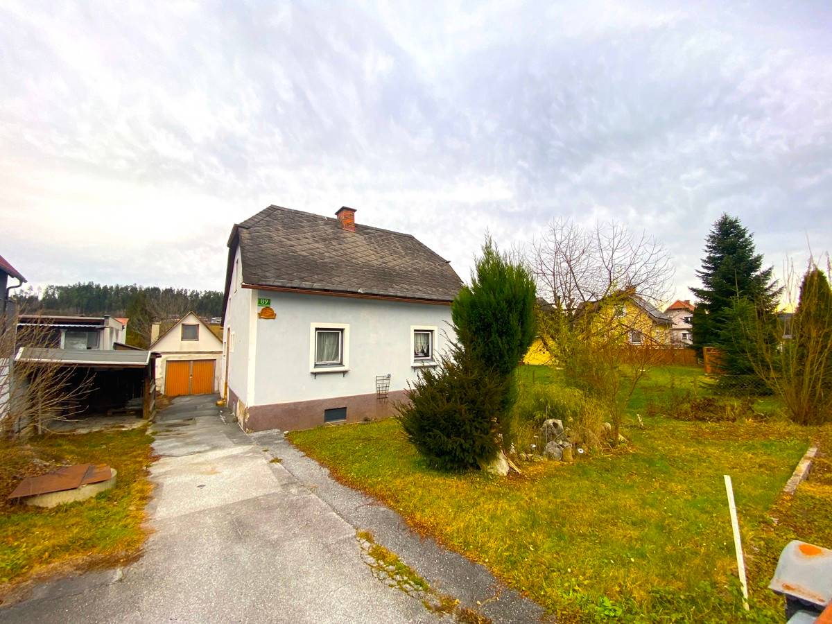 Charmantes Einfamilienhaus mit großem Garten und Garage in sonniger Lage