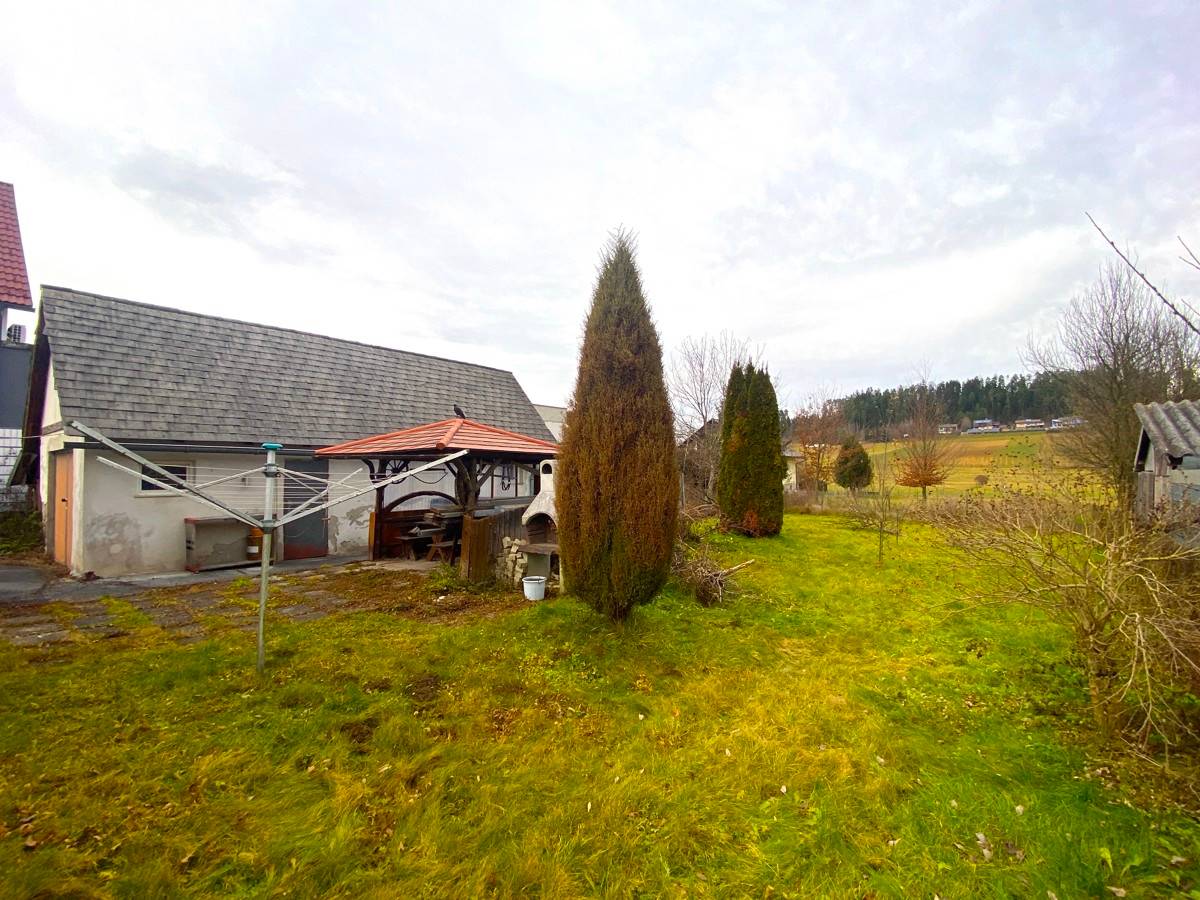 Charmantes Einfamilienhaus mit großem Garten und Garage in sonniger Lage