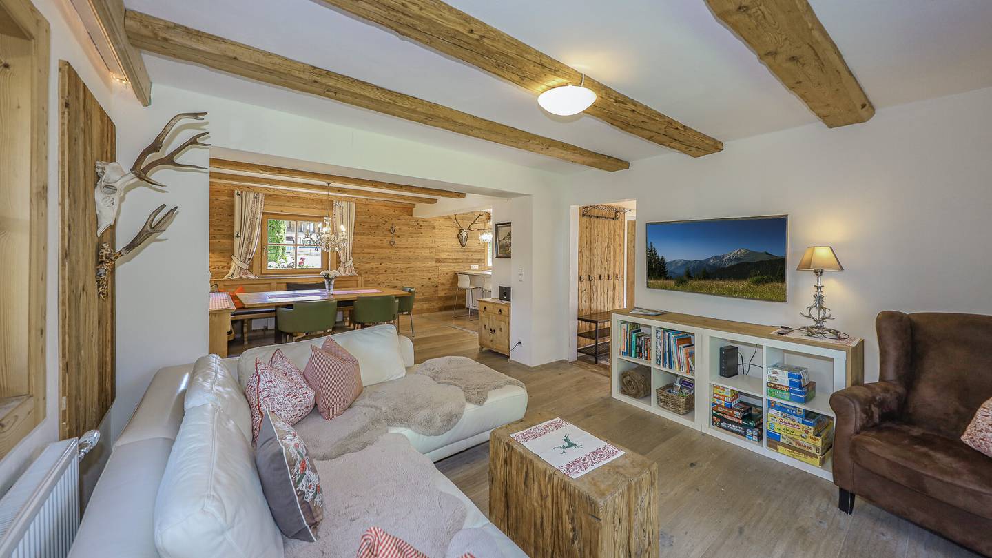 Charming Tyrolean Chalet with Terrace and Kaiser View