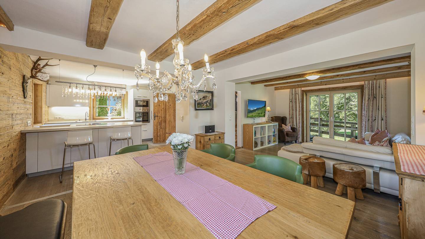 Charming Tyrolean Chalet with Terrace and Kaiser View