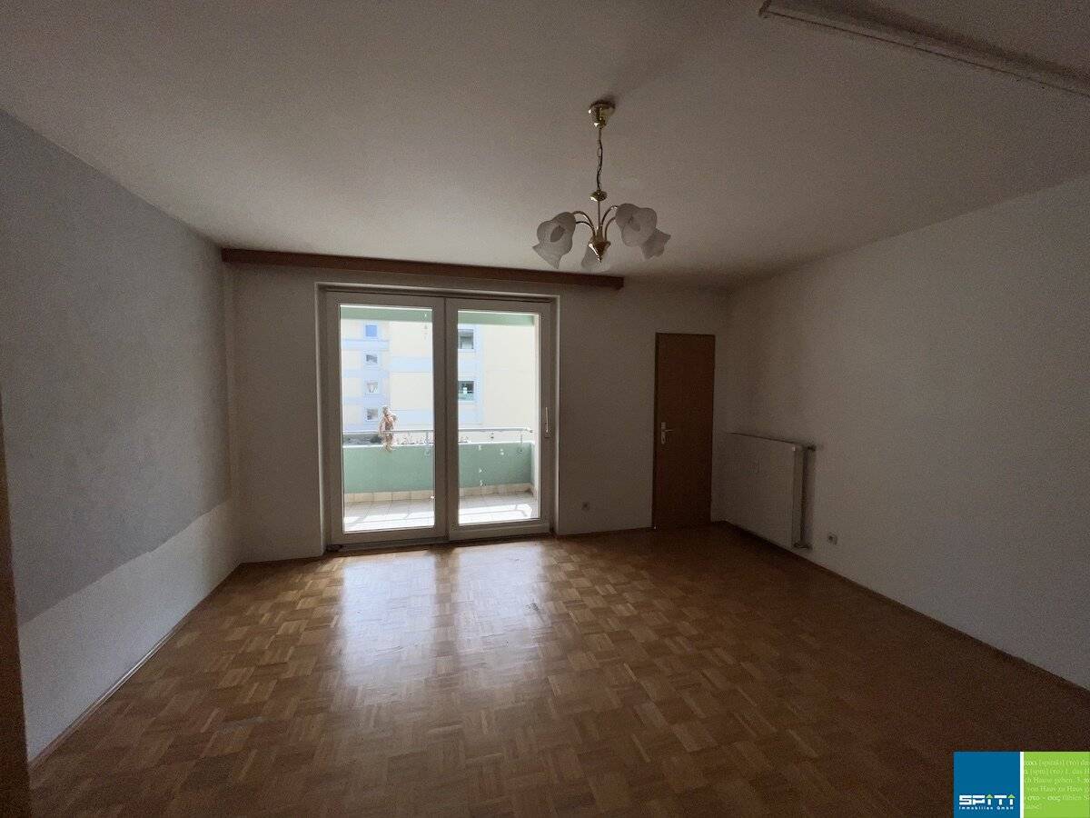 Wohnung mit Loggia und Lift im ersten Stock