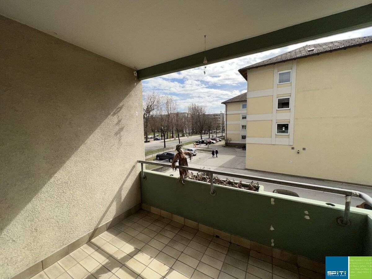 Wohnung mit Loggia und Lift im ersten Stock