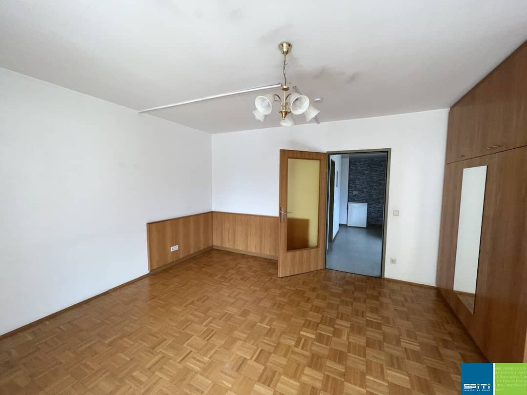 Wohnung mit Loggia und Lift im ersten Stock