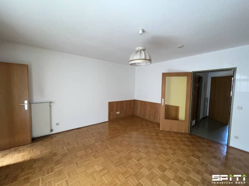 Erdgeschosswohnung mit Loggia nahe Universität
