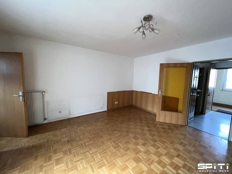 Wohnung mit Loggia im ersten Stock und Aufzug