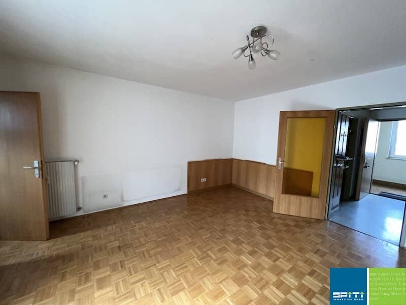 Wohnung mit Loggia im ersten Stock und Aufzug