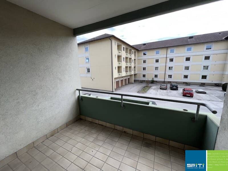 Wohnung mit Loggia im ersten Stock und Aufzug