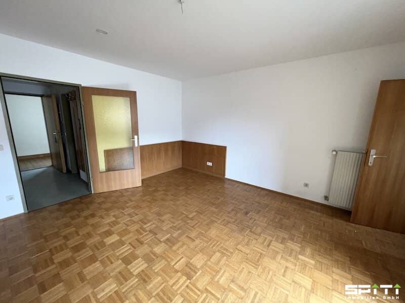 Wohnung mit Loggia im zweiten Stock Lift