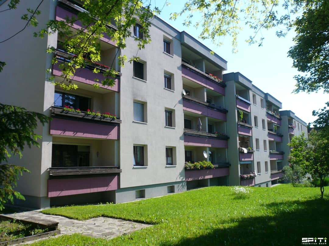 Apartment with south facing loggia in quiet area