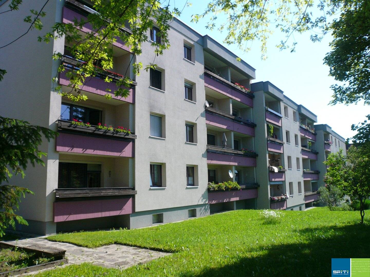 Apartment with south facing loggia in quiet area