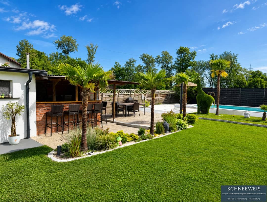 Modernized single-family house with pool and grill house in a quiet location