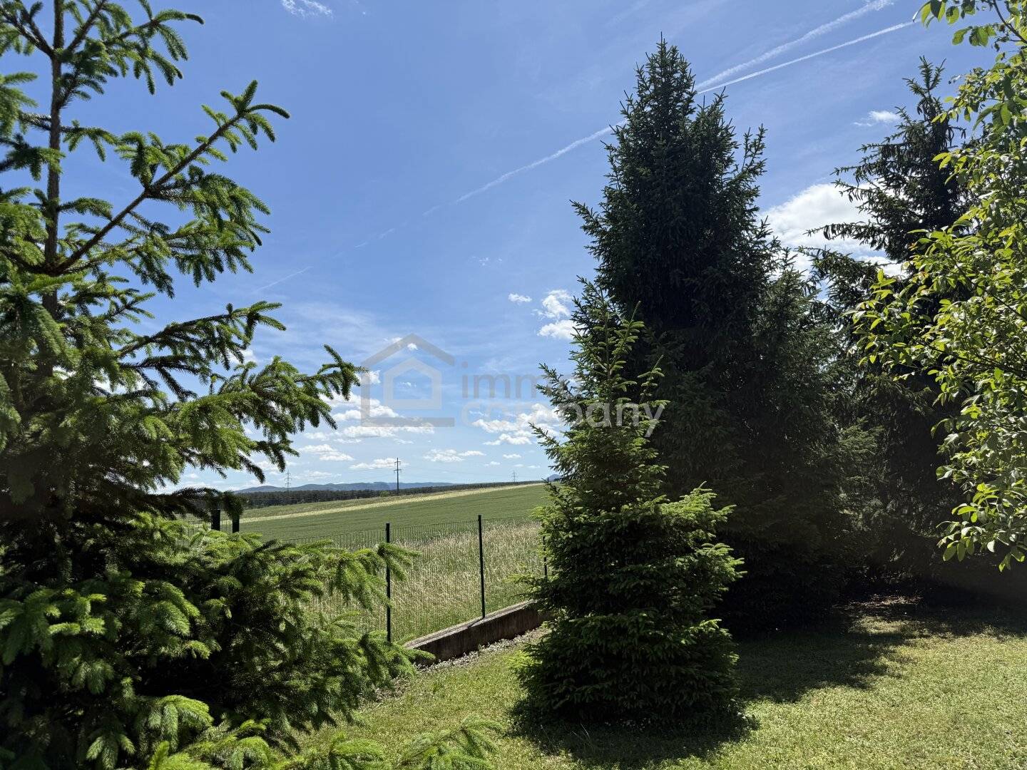 Well-maintained family house with wellness area and panoramic view